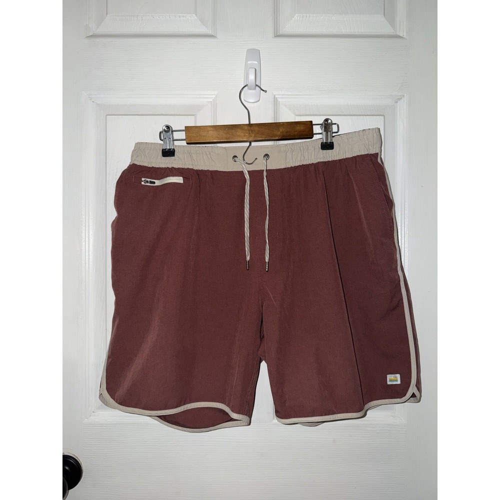Vuori Banks Shorts Red Clay Drawstring Pockets Mens Size XXL Linerless 7"